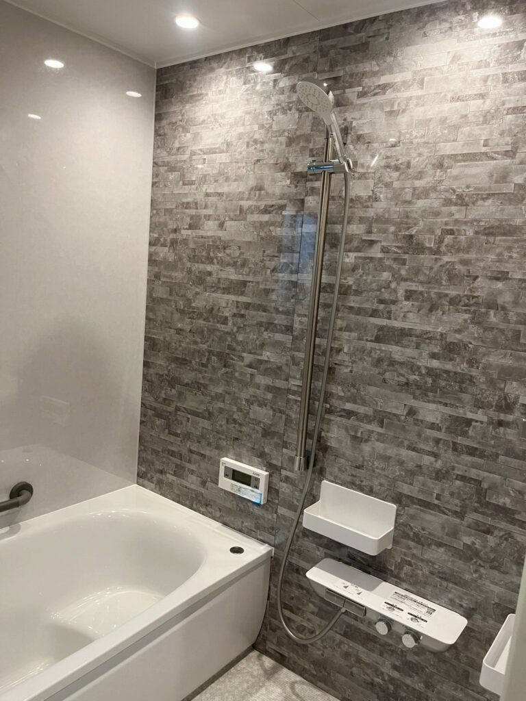 【じゅらく壁からすっきりしたパネルへ！ゆったり浴室空間】宇佐市　お風呂リフォーム