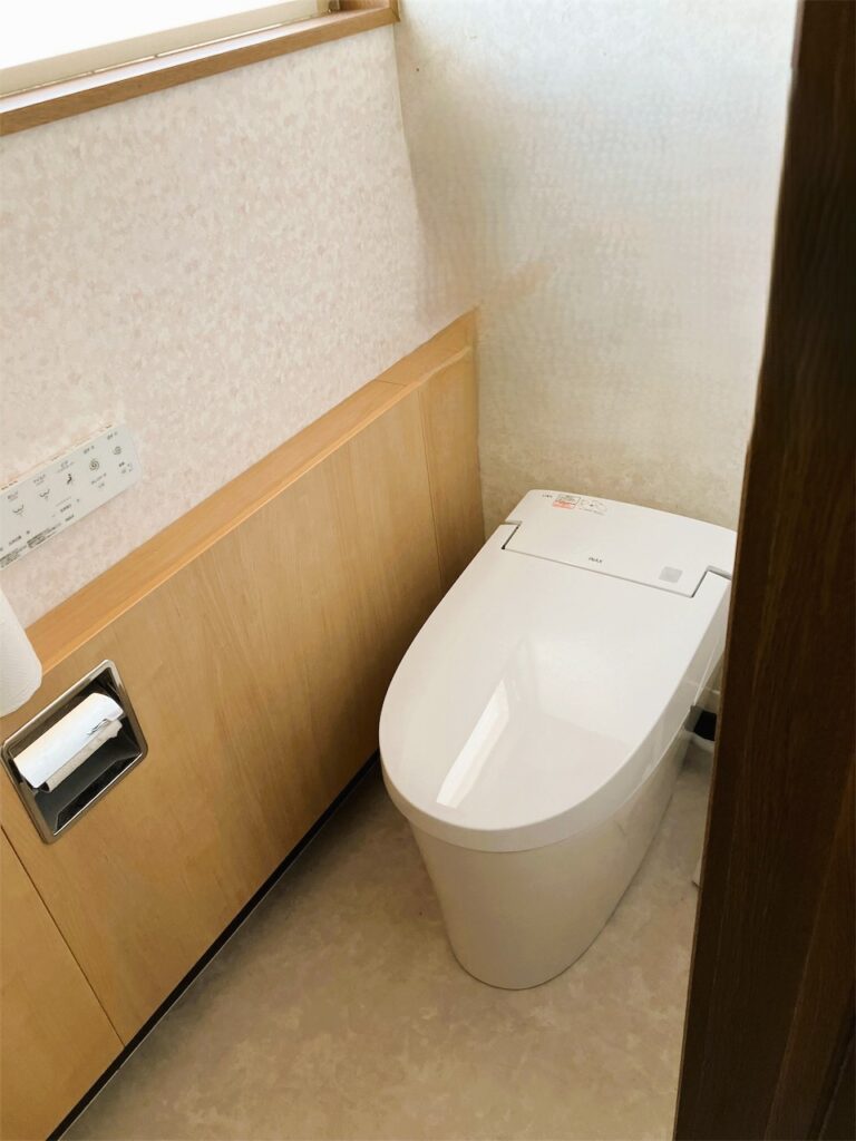 【足元すっきりデザインで刷新感を演出】中津市　トイレリフォーム